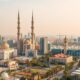 Comprendre les pratiques religieuses locales pour mieux vivre son expatriation aux Émirats Arabes Unis